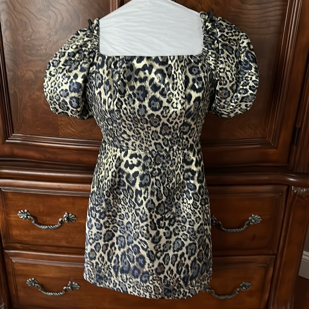 Aidan Mattox leopard print dress with puffer sleeves. Size 0. Like brand new.